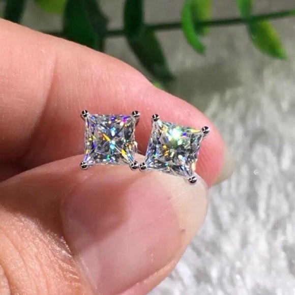 **2.5 Carat Square Princess Diamond Stud Earrings - Picture 4 of 4
